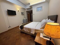 Grand Laurel Hotel