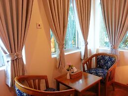 Grand Laurel Hotel