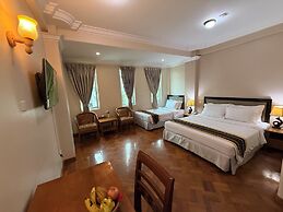 Grand Laurel Hotel