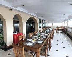 Grand Laurel Hotel