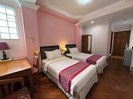 Grand Laurel Hotel