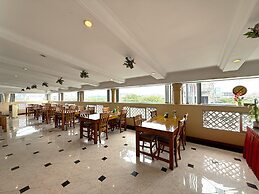 Grand Laurel Hotel