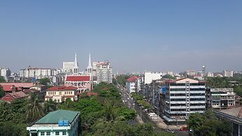 Grand Laurel Hotel