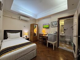 Grand Laurel Hotel