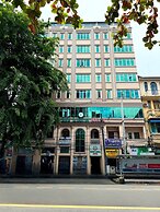 Grand Laurel Hotel