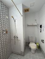 Grand Laurel Hotel