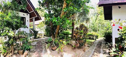 Haad Khuad Resort