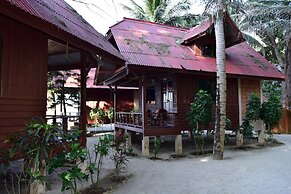 Haad Khuad Resort