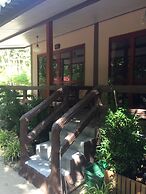 Haad Khuad Resort