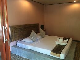 Haad Khuad Resort