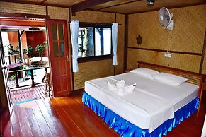 Haad Khuad Resort