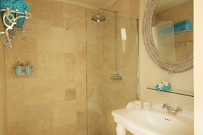 Ocean Breeze Boutique Hotel & Marina