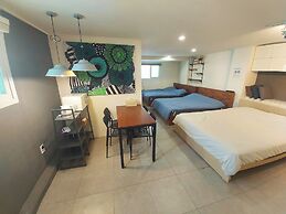 Blue Boat Hostel Myeongdong
