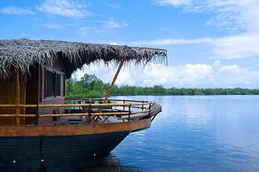 Yathra Houseboat