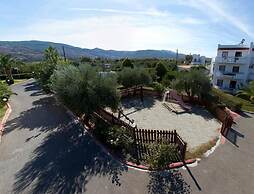 Sandy's Studios Apartments & Log Villas