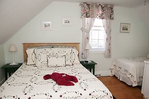 Candlebay Inn