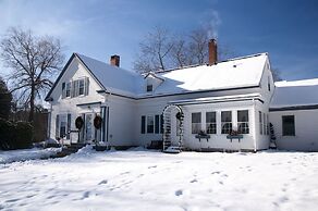 Candlebay Inn