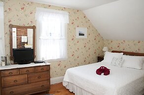 Candlebay Inn