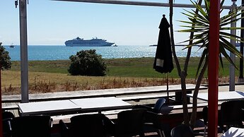 East Pier Hotel