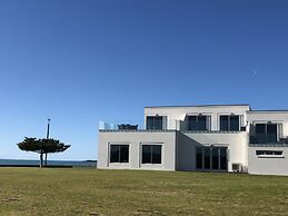 East Pier Hotel
