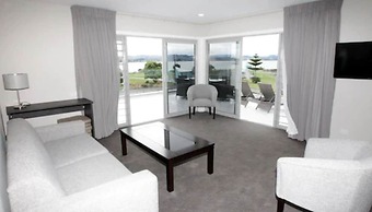 East Pier Hotel