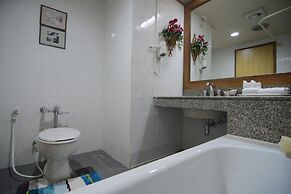 Charoen Hotel