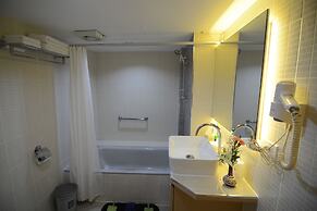 Charoen Hotel