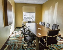Comfort Inn & Suites Airport North