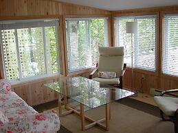 Birch Cliff Lodge on Baptiste Lake
