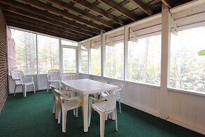 Birch Cliff Lodge on Baptiste Lake