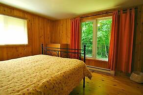 Birch Cliff Lodge on Baptiste Lake
