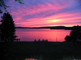 Birch Cliff Lodge on Baptiste Lake