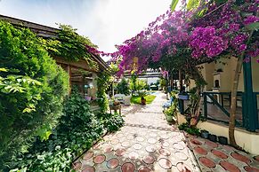 Dedeminn Garden Hotel
