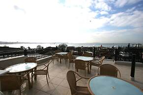 Grand Peninsula Hotel