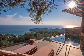 Apolis Villas & Suites