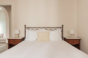 Apolis Villas & Suites