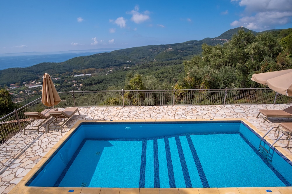 Apolis Villas & Suites