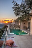 Apolis Villas & Suites