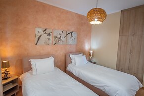 Apolis Villas & Suites