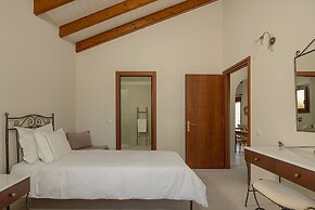 Apolis Villas & Suites
