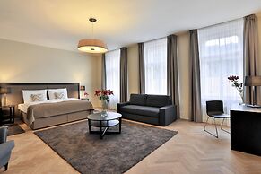 James Hotel & Apartments