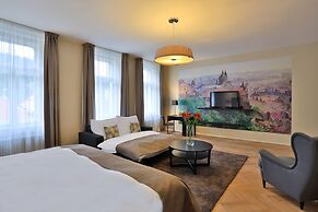 James Hotel & Apartments