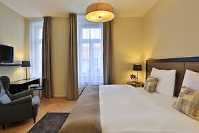 James Hotel & Apartments