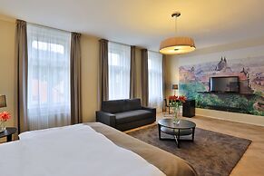 James Hotel & Apartments