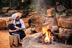 Mhondoro Safari Lodge & Villa