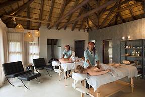 Mhondoro Safari Lodge & Villa