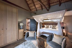 Mhondoro Safari Lodge & Villa