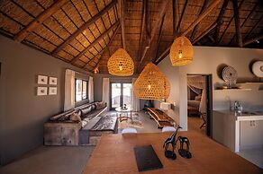 Mhondoro Safari Lodge & Villa