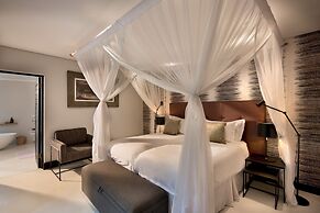Mhondoro Safari Lodge & Villa