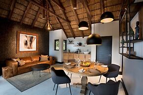 Mhondoro Safari Lodge & Villa